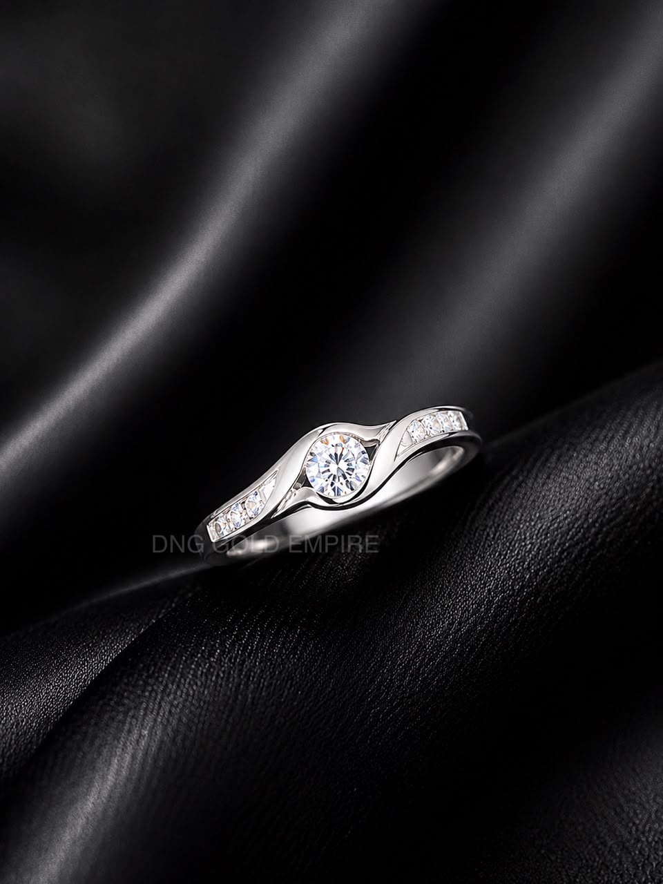 Cincin Swiss Batu Putih