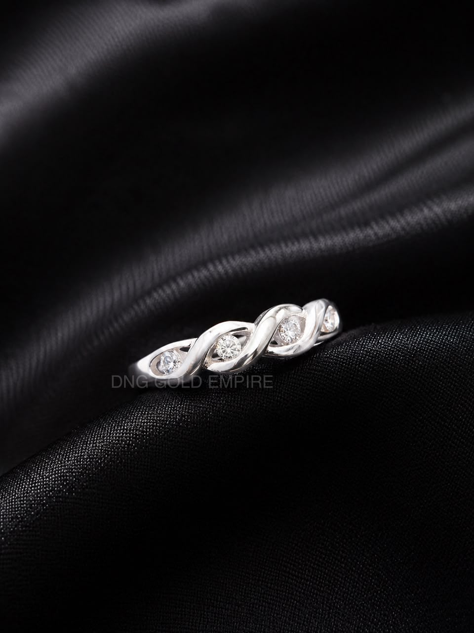 Cincin Batu Putih Tiga