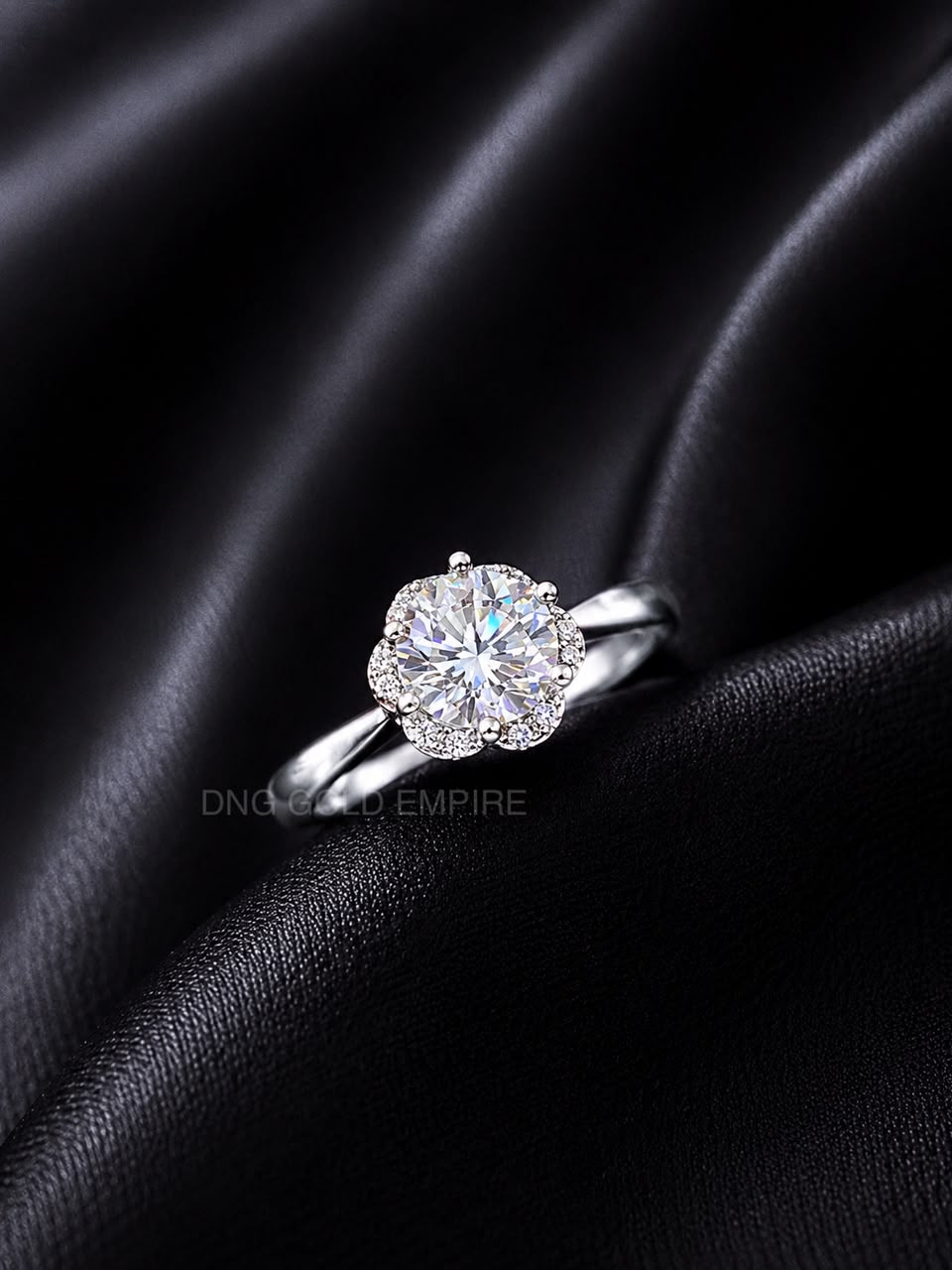 Cincin Bunga Batu Putih Swiss